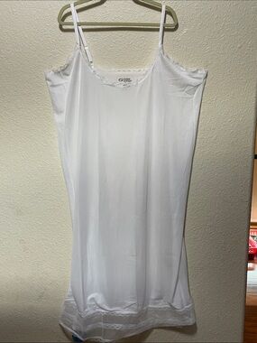 Cozee Corner Women's White Lace Trimmed Chemise. Very Good Condition. Size 2X.
